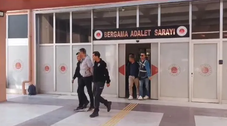 Polisi görüp attıkları poşetten uyuşturucu çıktı..