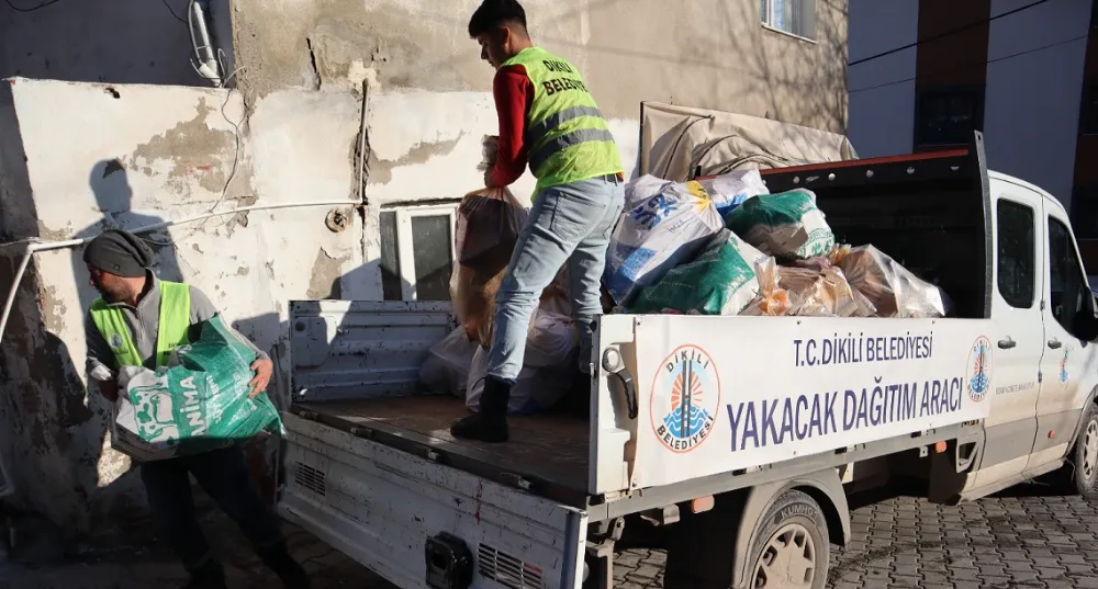 Dikili Belediyesi, ihtiyaç sahibi vatandaşların yuvalarını ısıtıyor