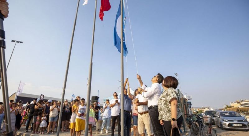 Dikili plajlarına 2 Mavi Bayrak daha eklendi..
